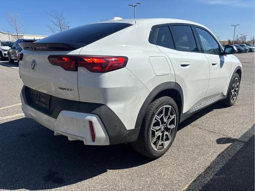 2025 BMW X2 xDrive28i