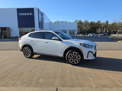 Alpine White 2025 BMW X2 xDrive28i