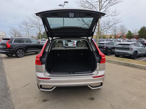 2025 Volvo XC60 Plug-In Hybrid T8 Plus