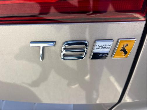 2025 Volvo XC60 Plug-In Hybrid T8 Plus
