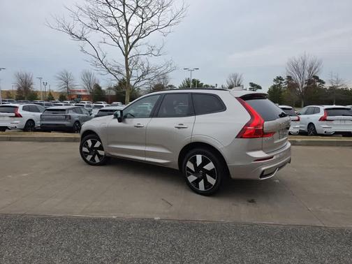 2025 Volvo XC60 Plug-In Hybrid T8 Plus
