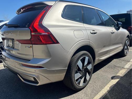 2025 Volvo XC60 Plug-In Hybrid T8 Plus