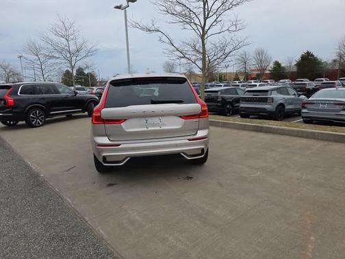 2025 Volvo XC60 Plug-In Hybrid T8 Plus