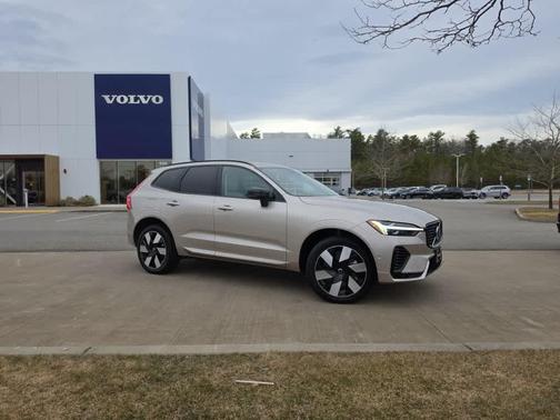 2025 Volvo XC60 Plug-In Hybrid T8 Plus