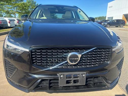 Onyx Black Metallic 2024 Volvo XC60 B5 Plus Dark Theme