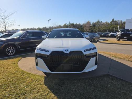 Alpine White 2025 BMW 740 i xDrive