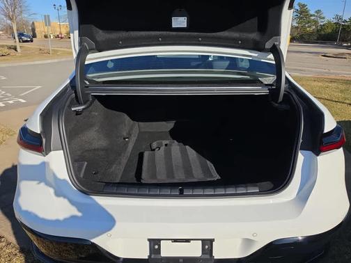 Alpine White 2025 BMW 740 i xDrive