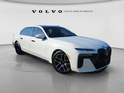 Alpine White 2025 BMW 740 i xDrive