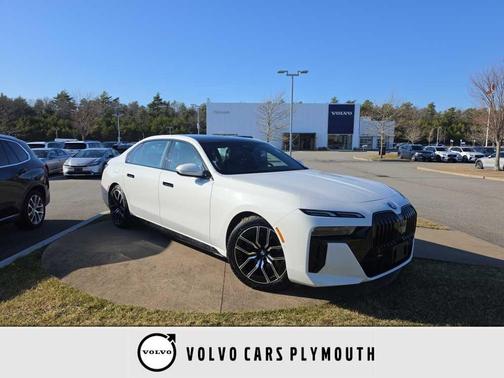 Alpine White 2025 BMW 740 i xDrive