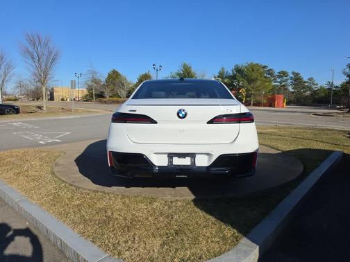 Alpine White 2025 BMW 740 i xDrive