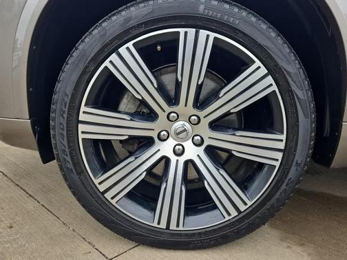 2022 Volvo XC90 T6 Inscription 7 Passenger