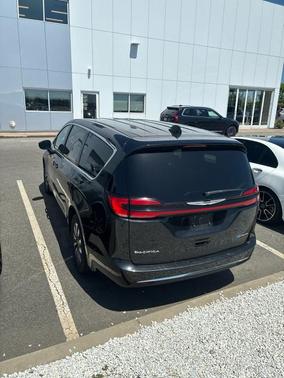 Brilliant Black Crystal Pearlcoat 2023 Chrysler Pacifica Hybrid Touring L