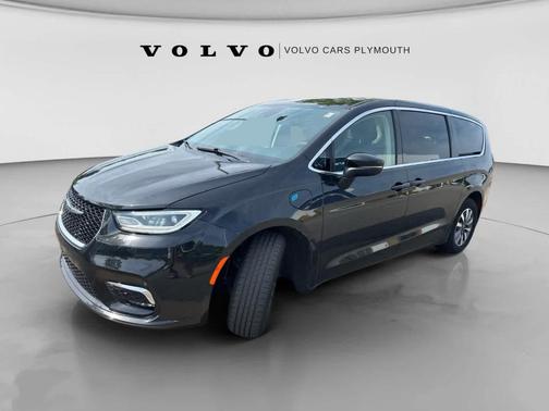 Brilliant Black Crystal Pearlcoat 2023 Chrysler Pacifica Hybrid Touring L