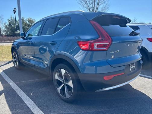 2023 Volvo XC40 B5 Plus Bright Theme