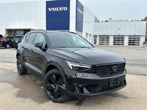 Ultra Black 2026 Volvo XC40 B5 Ultra Black Edition