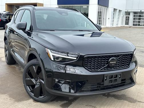 Ultra Black 2026 Volvo XC40 B5 Ultra Black Edition