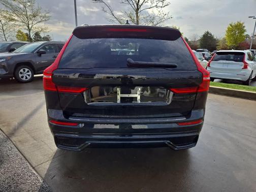 2025 Volvo XC60 B5 Ultra Black Edition