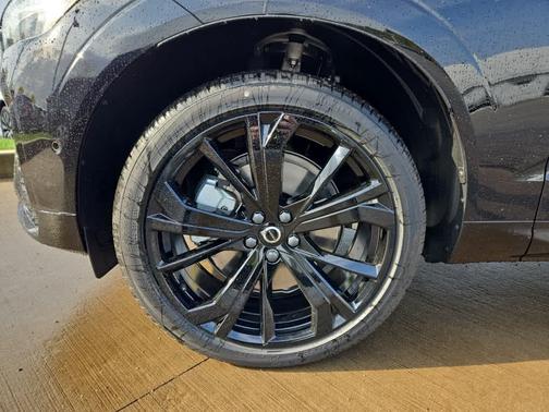 2025 Volvo XC60 B5 Ultra Black Edition