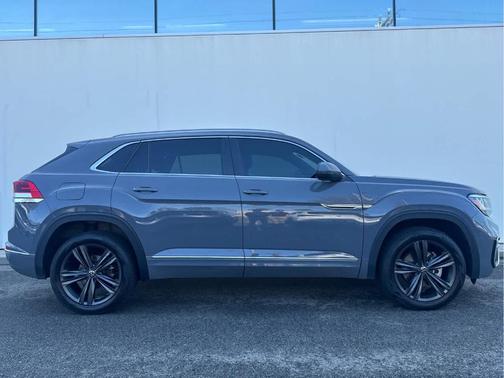 Pure Gray 2022 Volkswagen Atlas Cross Sport 2.0T SEL R-Line