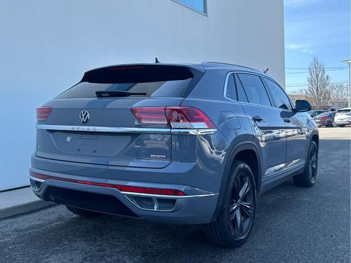 Pure Gray 2022 Volkswagen Atlas Cross Sport 2.0T SEL R-Line