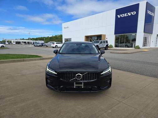 2025 Volvo S60 B5 Plus