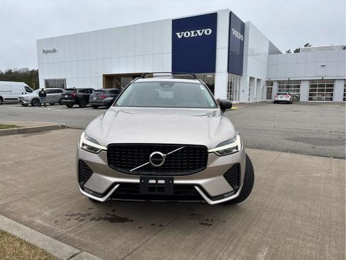 Bright 2024 Volvo XC60 B5 Core Dark Theme