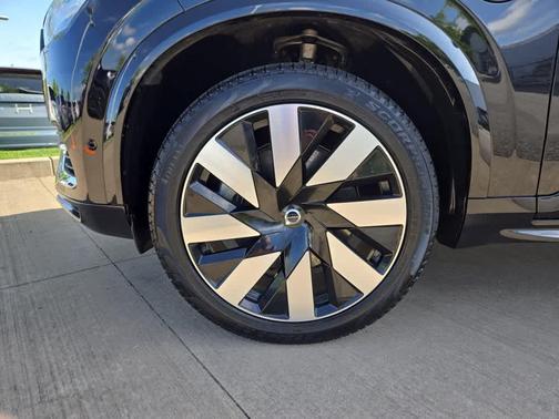 2023 Volvo XC90 Recharge Plug-In Hybrid T8 Ultimate Bright Theme 7-Seater