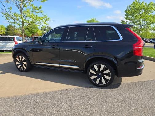 2023 Volvo XC90 Recharge Plug-In Hybrid T8 Ultimate Bright Theme 7-Seater