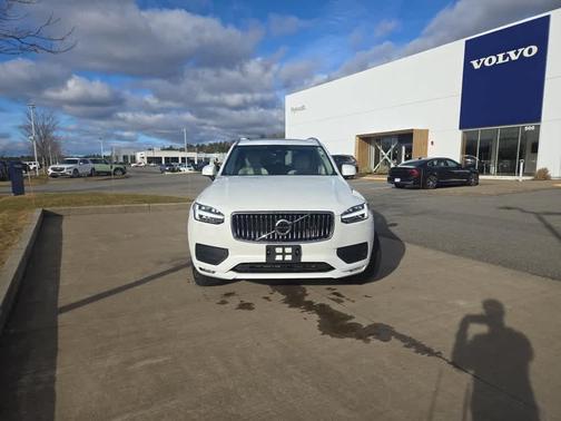 2023 Volvo XC90 B5 Core