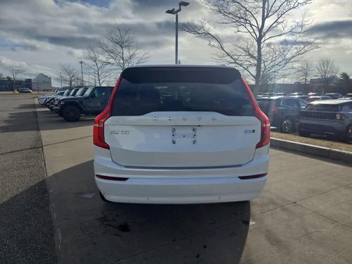 2023 Volvo XC90 B5 Core