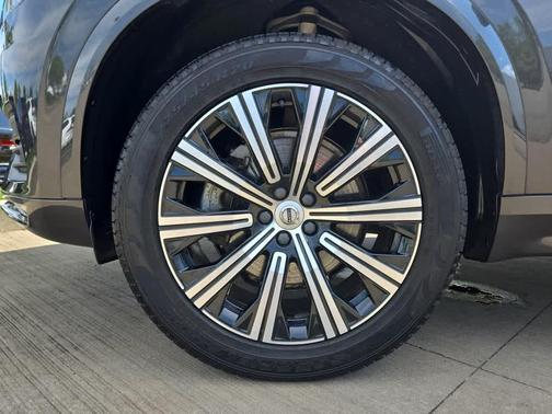 2023 Volvo XC90 B5 Core
