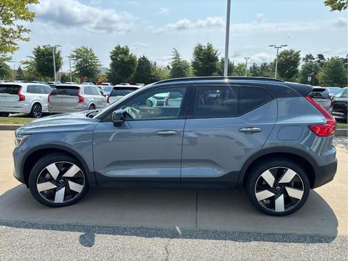 Thunder Gray Metallic 2023 Volvo XC40 Recharge Pure Electric Twin Plus
