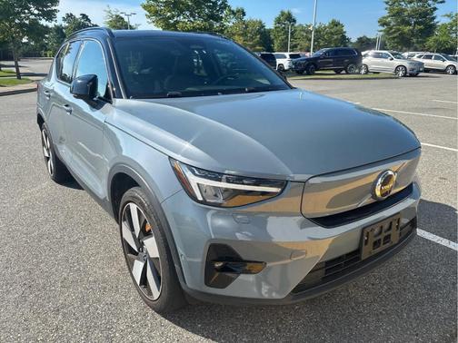 Thunder Gray Metallic 2023 Volvo XC40 Recharge Pure Electric Twin Plus