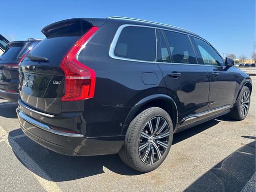 Onyx Black Metallic 2023 Volvo XC90 B6 Plus 7-Seater