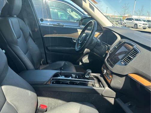 Onyx Black Metallic 2023 Volvo XC90 B6 Plus 7-Seater
