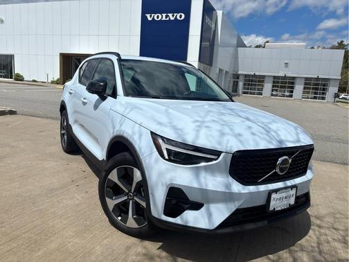 Cloud 9 White 2026 Volvo XC40 B5 Plus