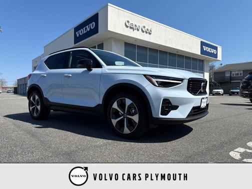 Cloud 9 White 2026 Volvo XC40 B5 Plus