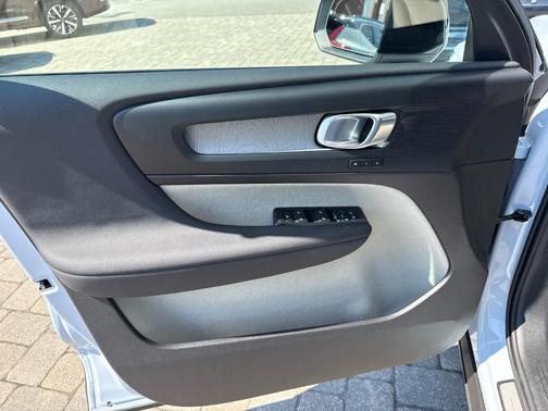 Cloud 9 White 2026 Volvo XC40 B5 Plus