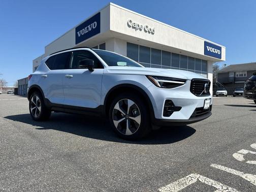 Cloud 9 White 2026 Volvo XC40 B5 Plus