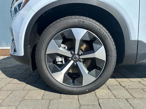 Cloud 9 White 2026 Volvo XC40 B5 Plus