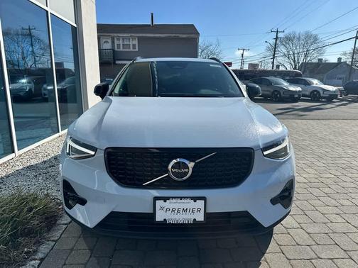 Cloud 9 White 2026 Volvo XC40 B5 Plus