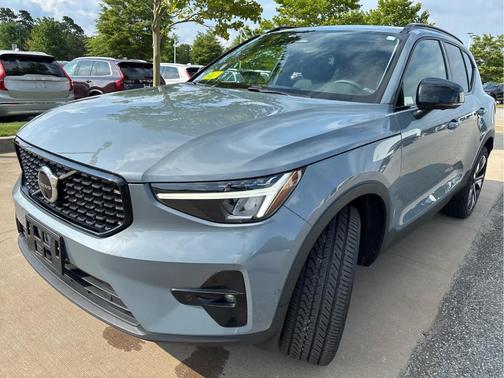 Thunder Gray Metallic 2023 Volvo XC40 B5 Plus Dark Theme