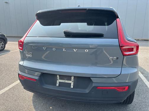 Thunder Gray Metallic 2023 Volvo XC40 B5 Plus Dark Theme