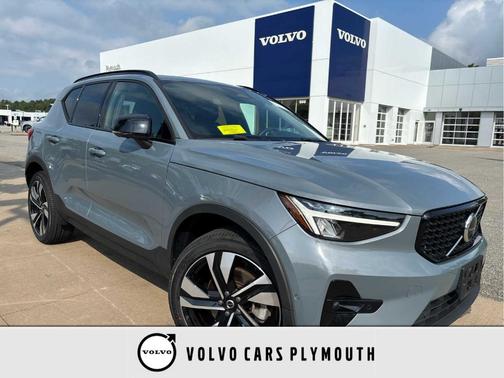 Thunder Gray Metallic 2023 Volvo XC40 B5 Plus Dark Theme