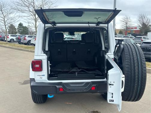 Bright White Clearcoat 2024 Jeep Wrangler 4xe Sahara