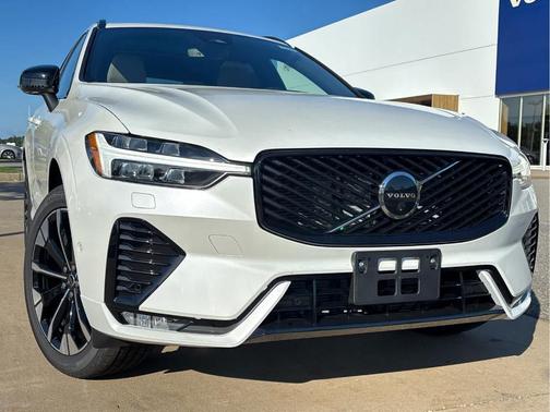 Crystal White 2027 Volvo XC60 PLUS