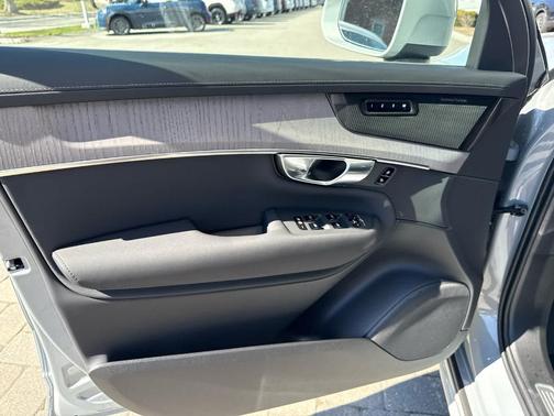 Metallic 2026 Volvo XC90 B6 Ultra 7-Seater