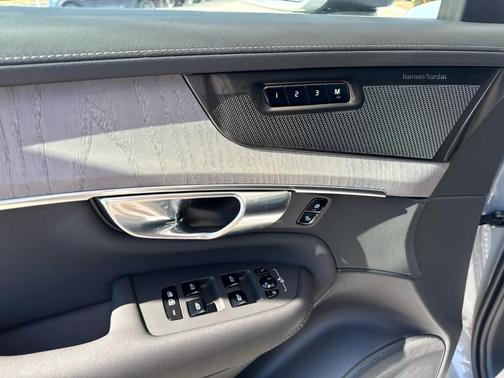 Metallic 2026 Volvo XC90 B6 Ultra 7-Seater