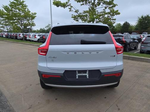 2020 Volvo XC40 T5 Momentum
