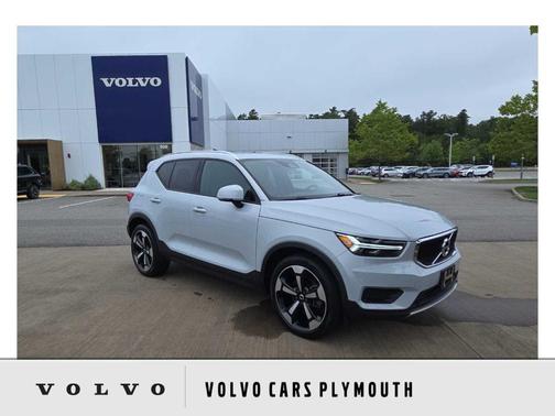 2020 Volvo XC40 T5 Momentum